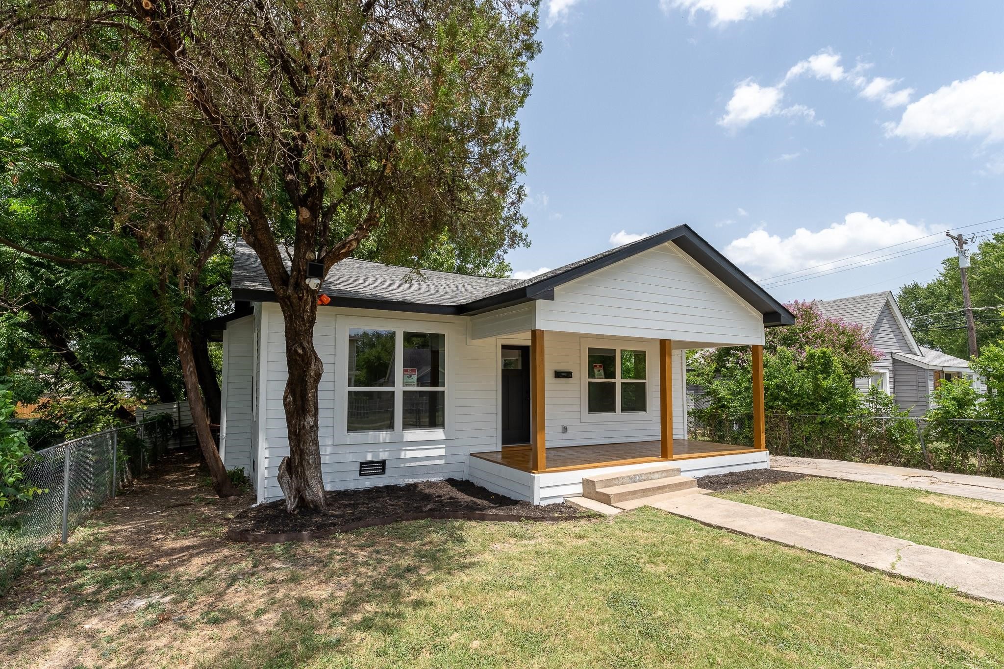 1235 Iowa Avenue Dallas TX 75216