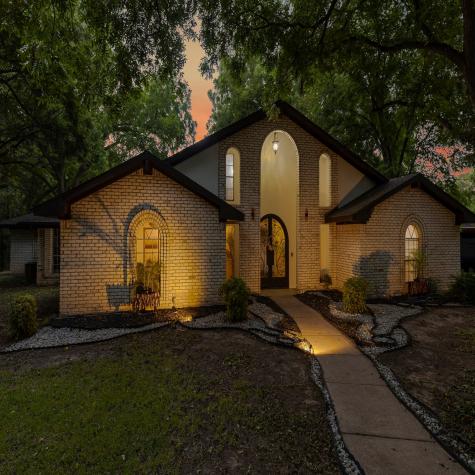 229 Creekwood Drive Lancaster TX 75146