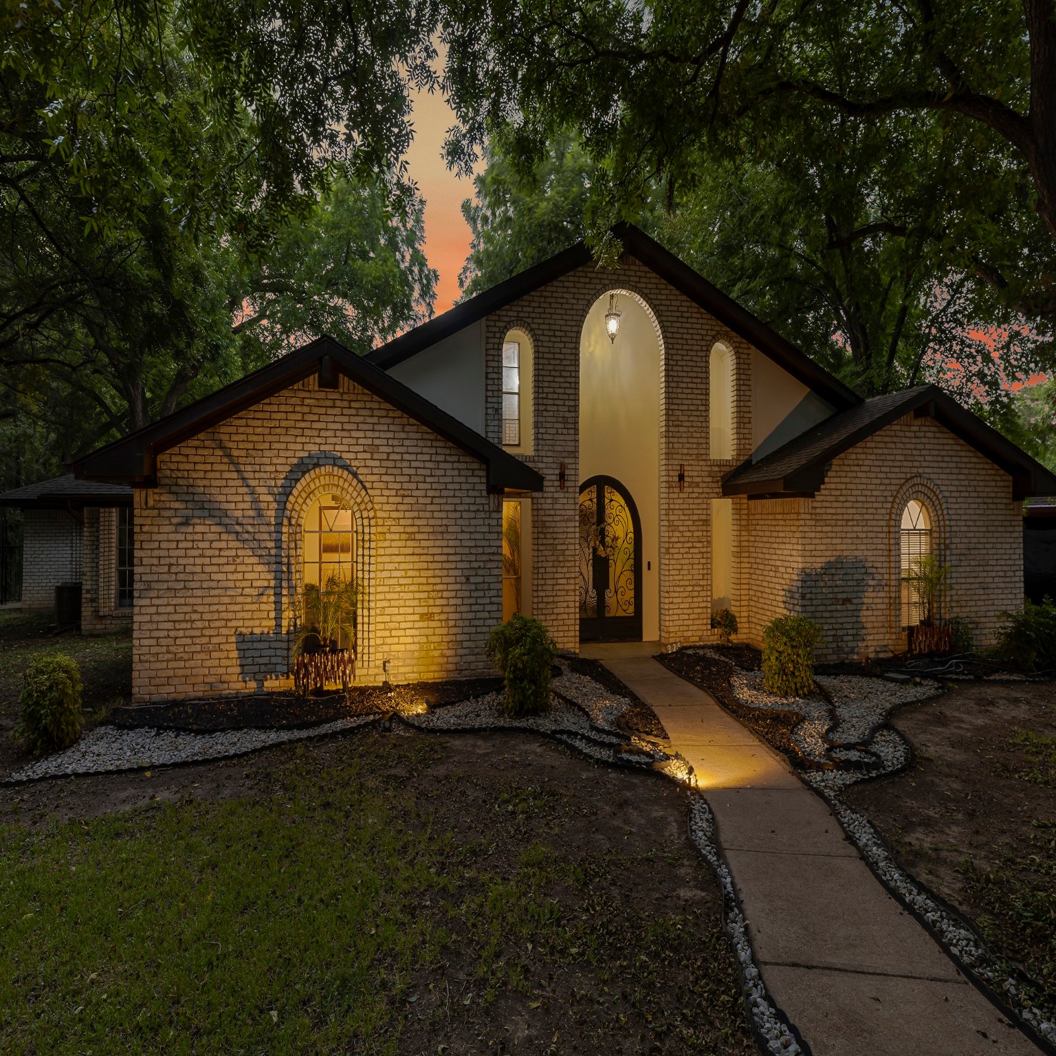 229 Creekwood Drive Lancaster TX 75146