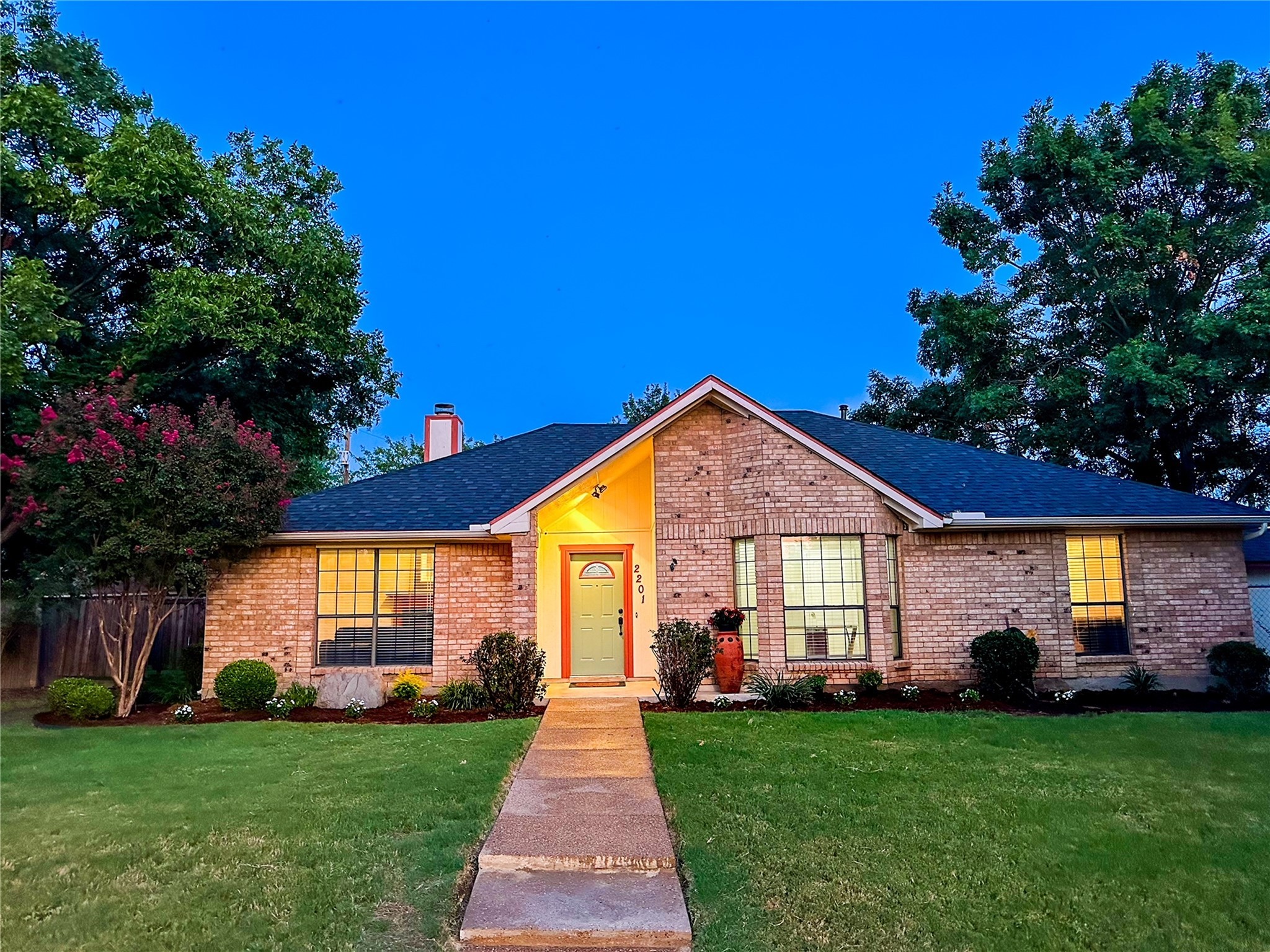 2201 Crestview Lane Rowlett TX 75088