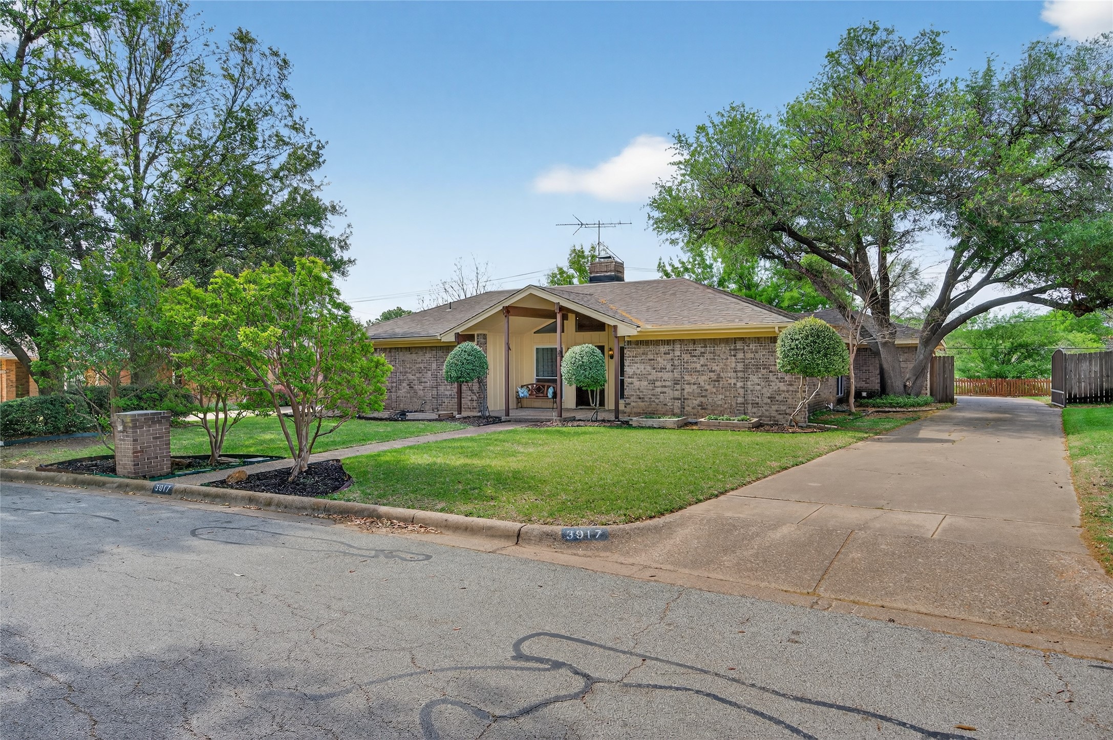 3917 Felisa Place Fort Worth TX 76133