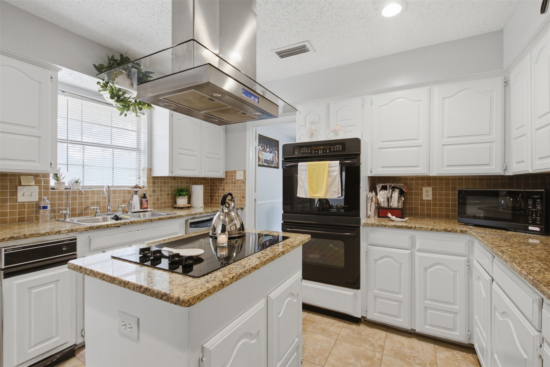 1933 Potter Lane Mesquite TX 75149