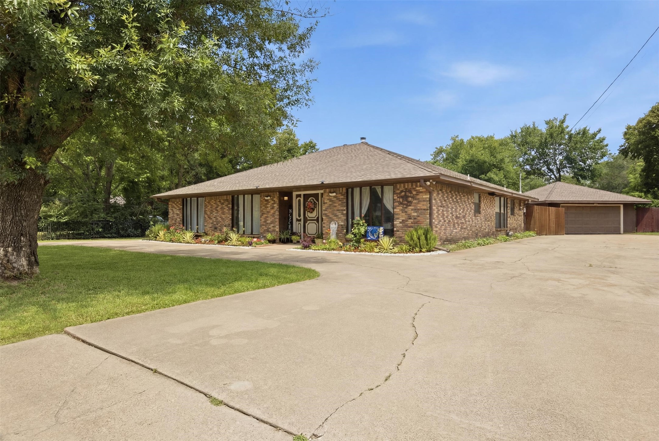 1933 Potter Lane Mesquite TX 75149