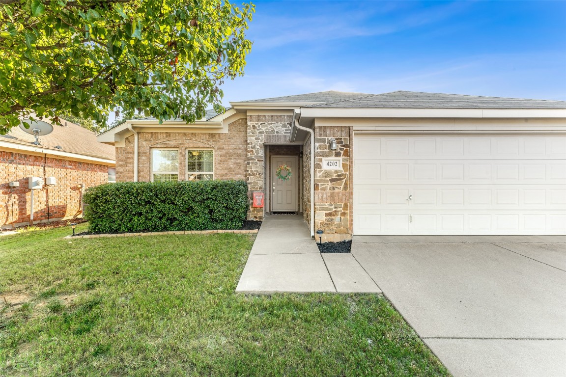 4202 Sapphire Lane Granbury TX 76049