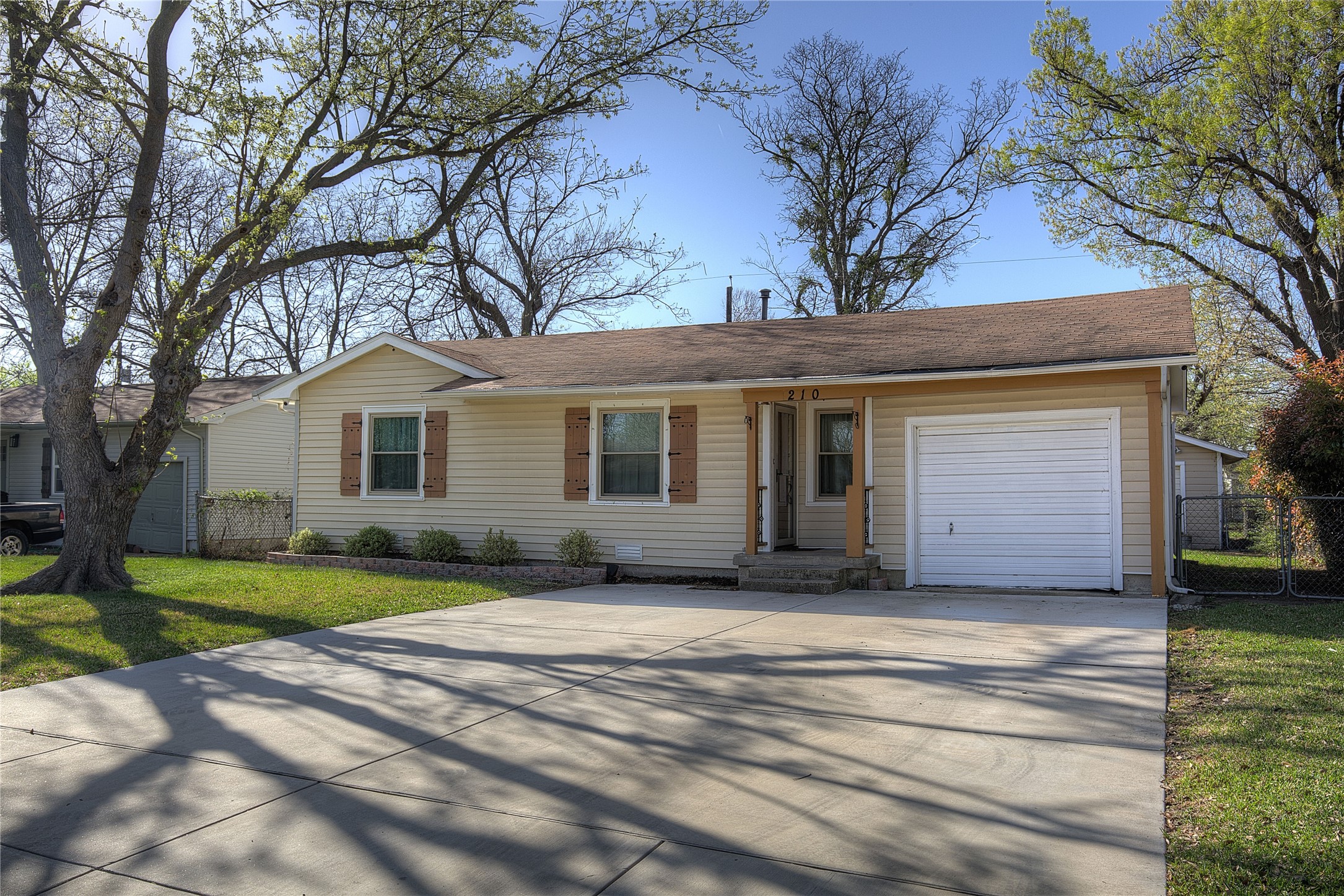 210 E Daugherty Drive Garland TX 75041