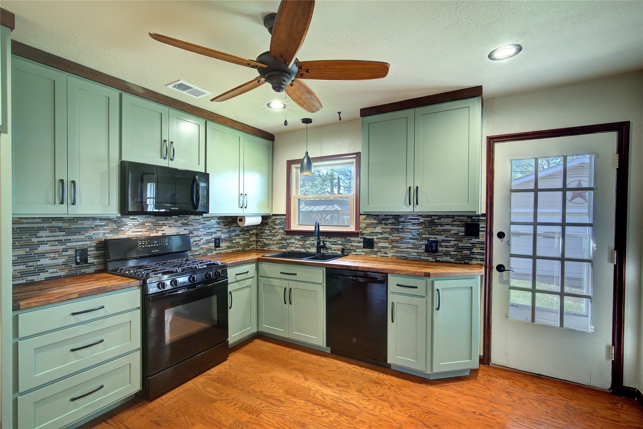 210 E Daugherty Drive Garland TX 75041