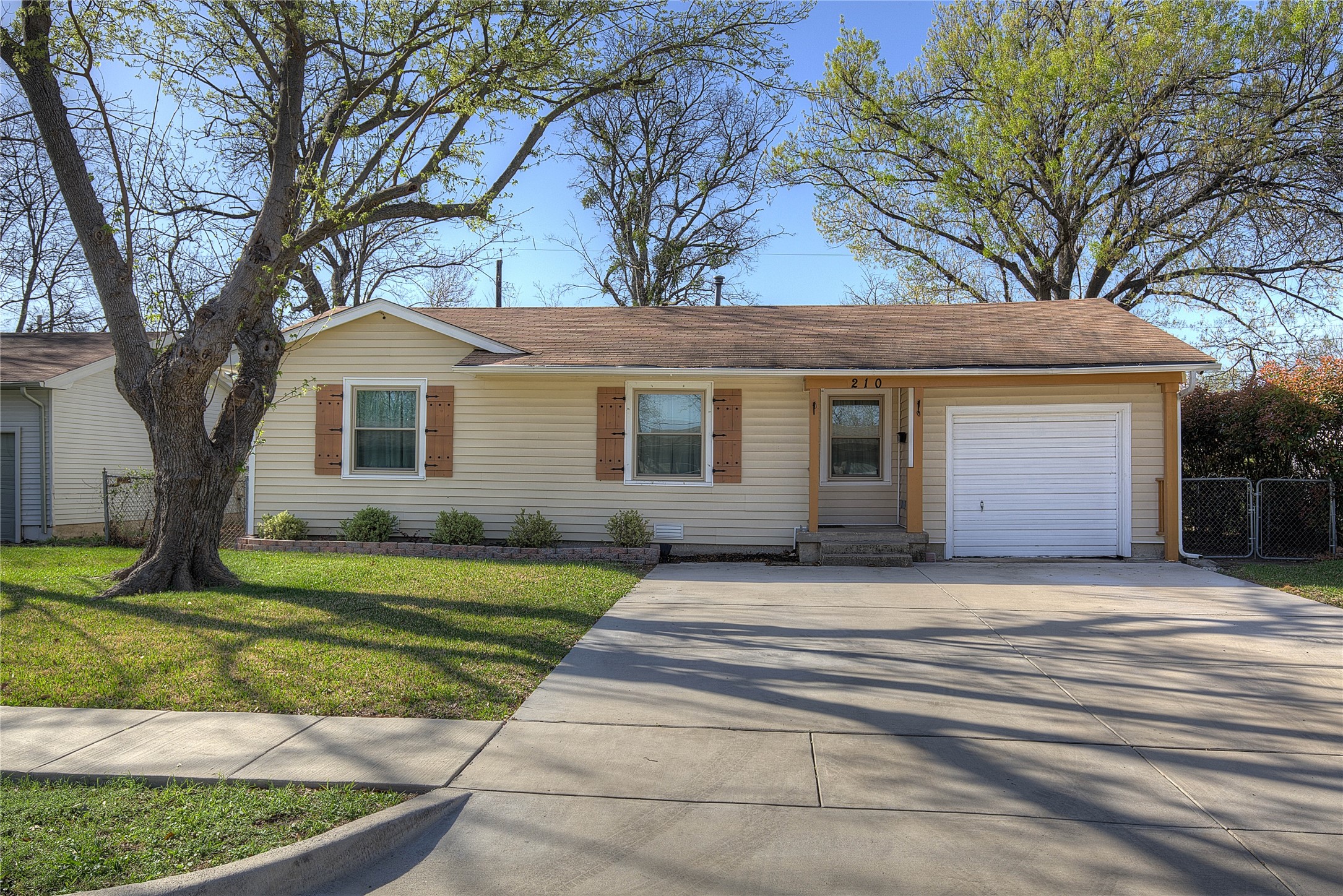 210 E Daugherty Drive Garland TX 75041