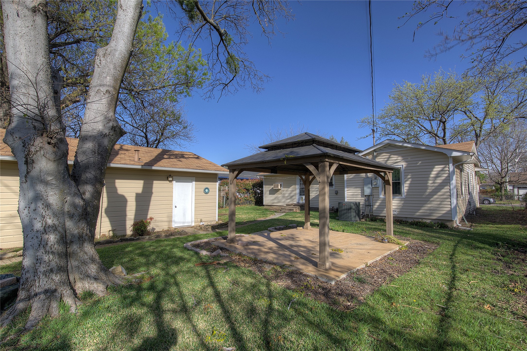 210 E Daugherty Drive Garland TX 75041