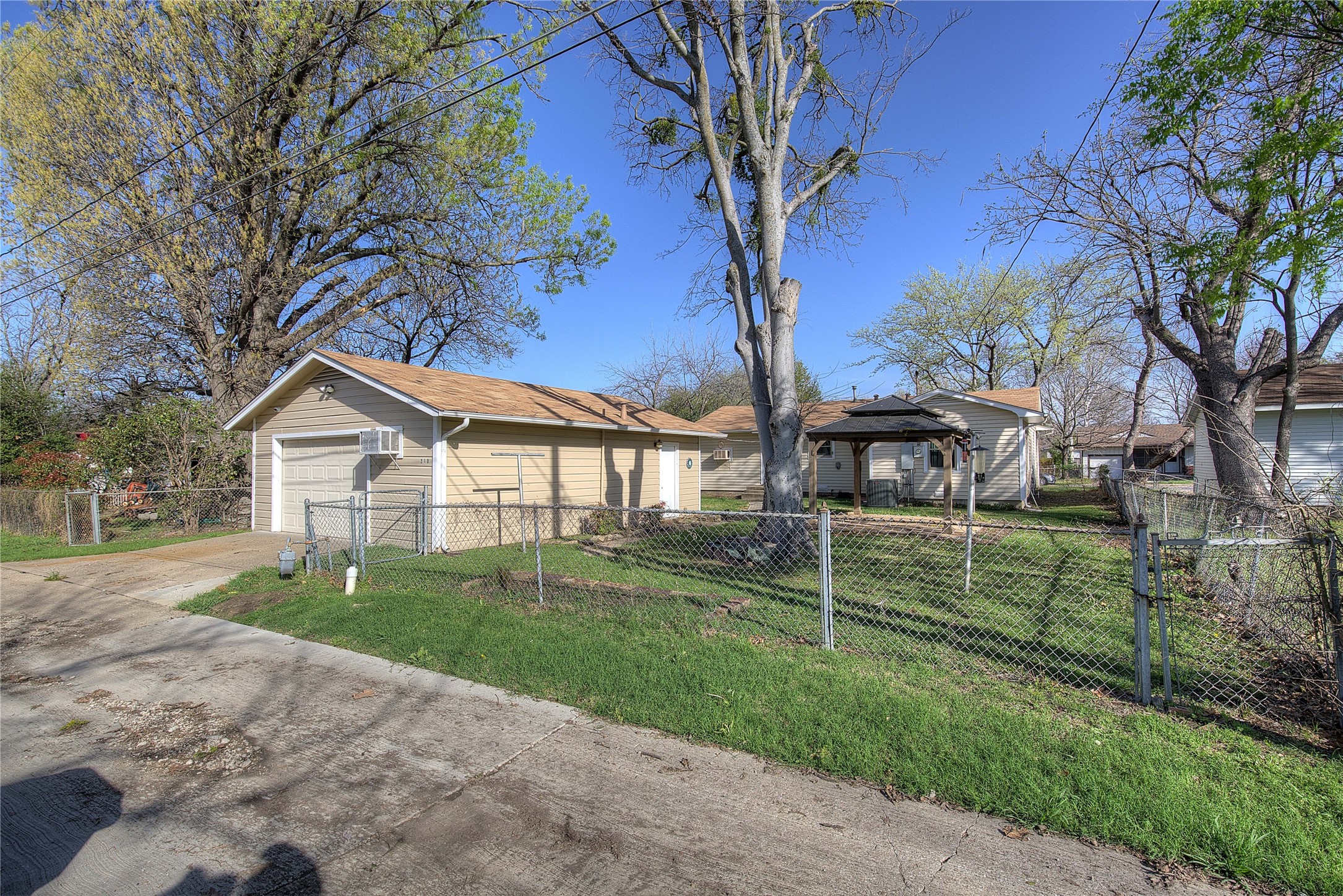 210 E Daugherty Drive Garland TX 75041
