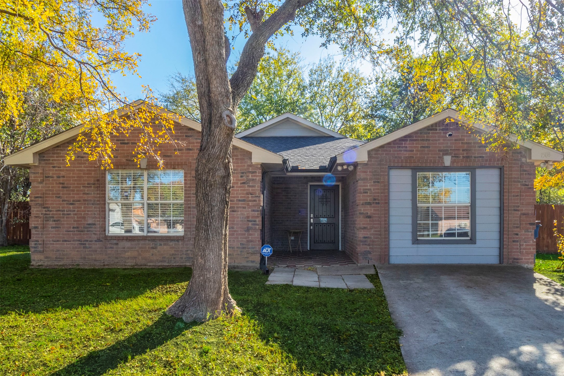 1508 Las Pinas Court Dallas TX 75211