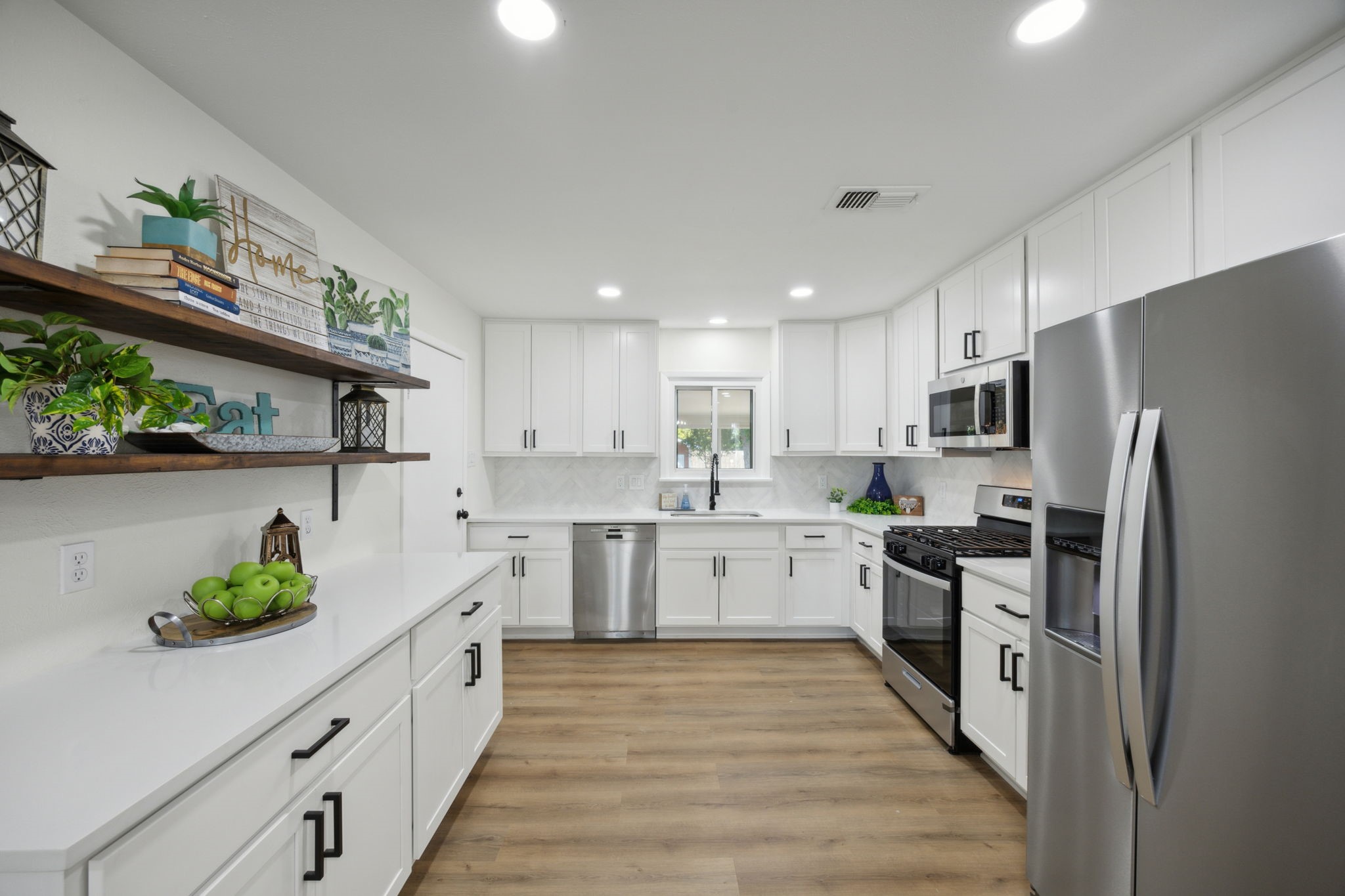 1013 Wade Hampton Street Benbrook TX 76126