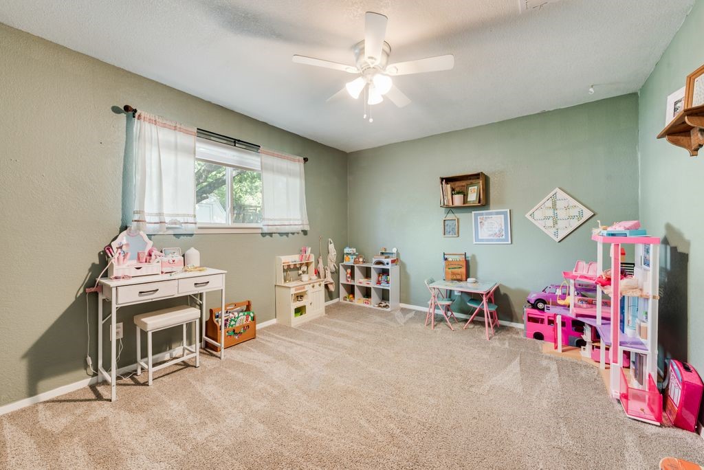 905 Colonial Cleburne TX 76033