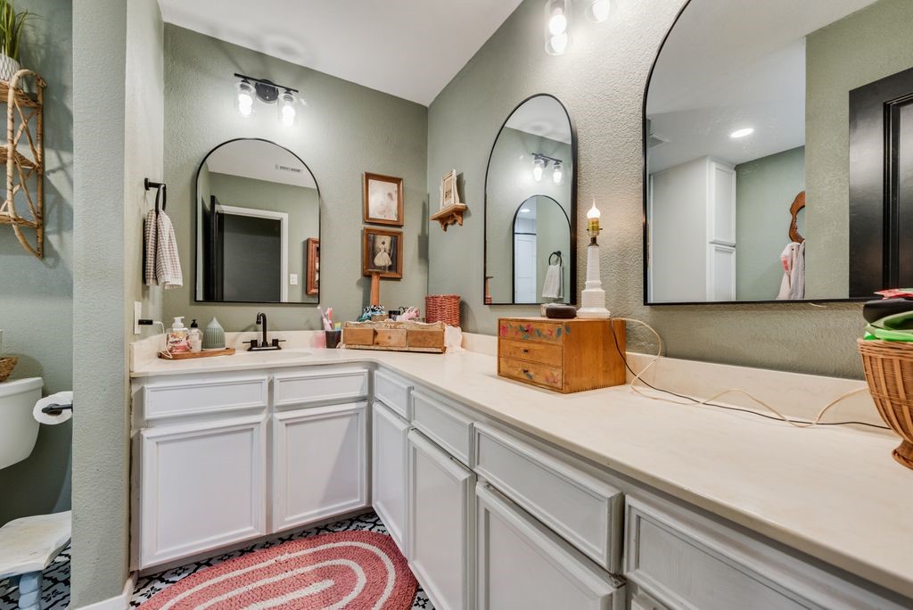 905 Colonial Cleburne TX 76033