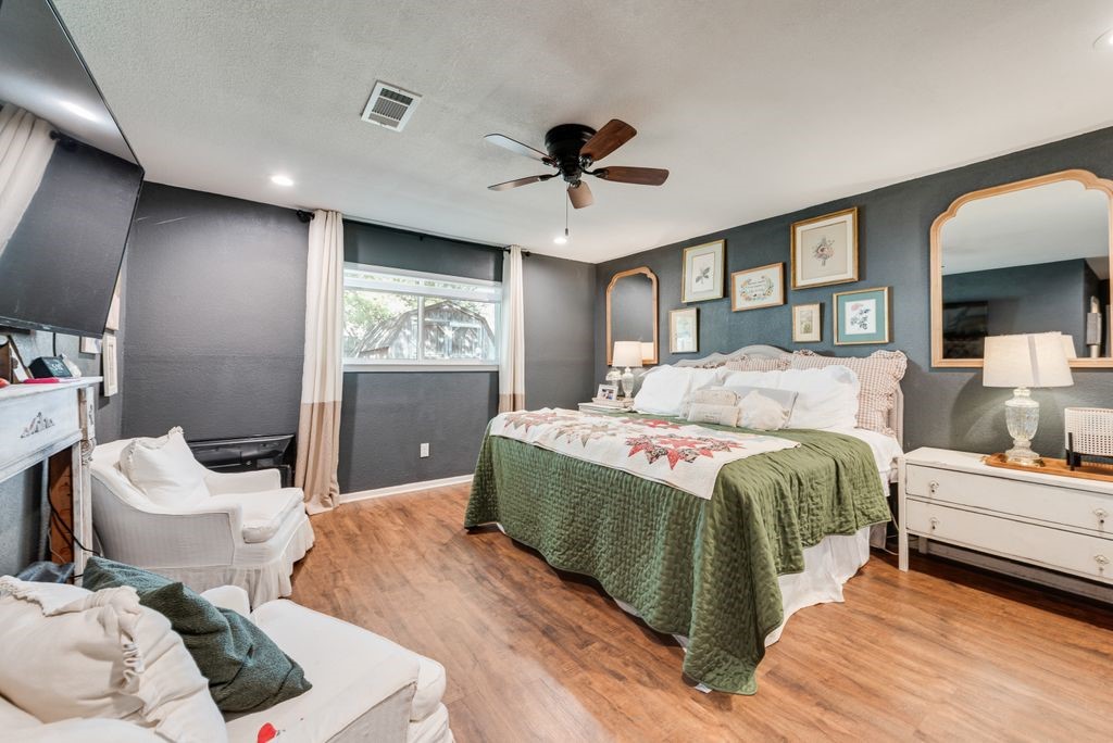905 Colonial Cleburne TX 76033