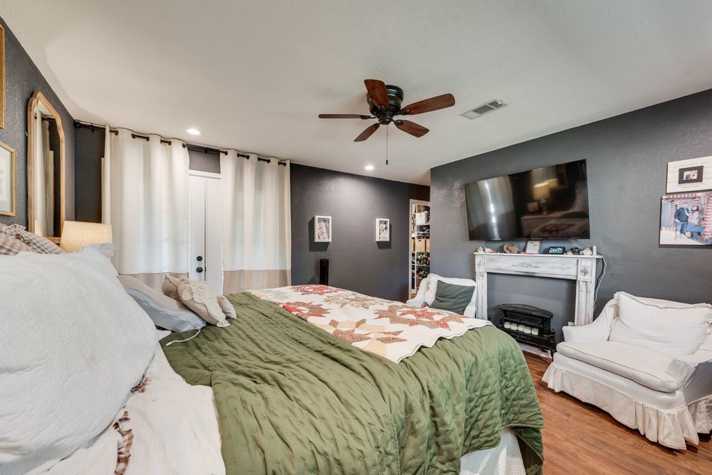 905 Colonial Cleburne TX 76033