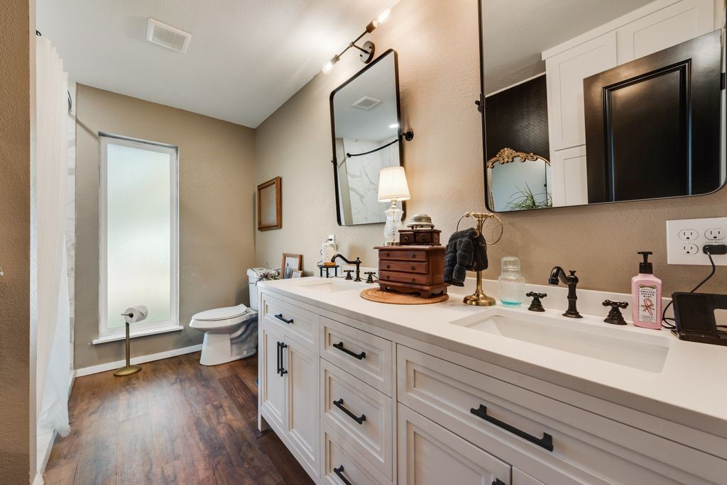 905 Colonial Cleburne TX 76033