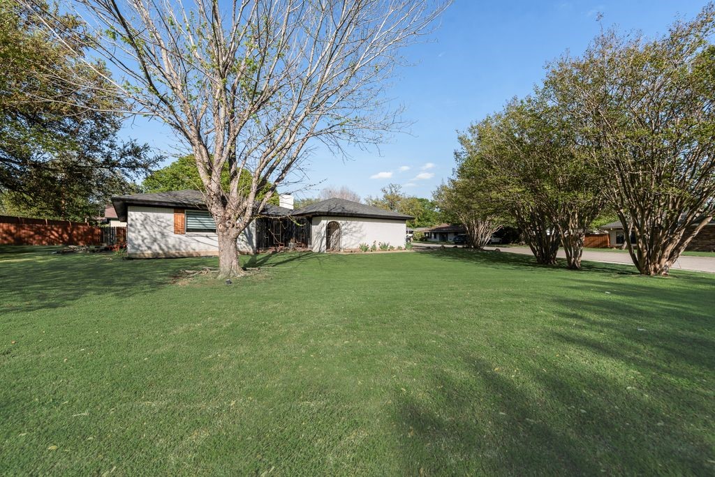 905 Colonial Cleburne TX 76033