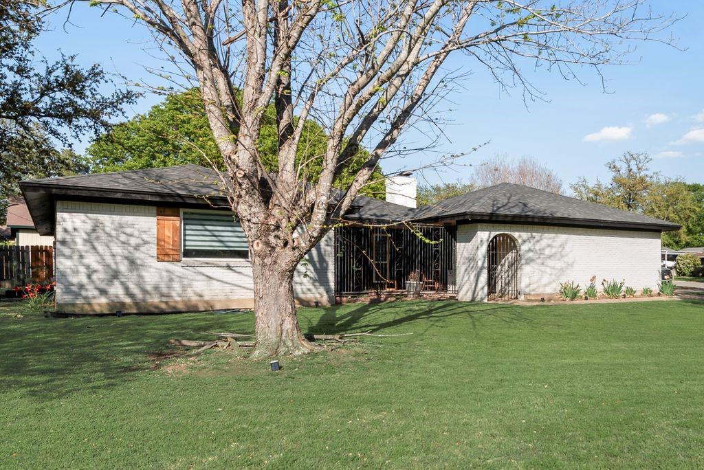 905 Colonial Cleburne TX 76033