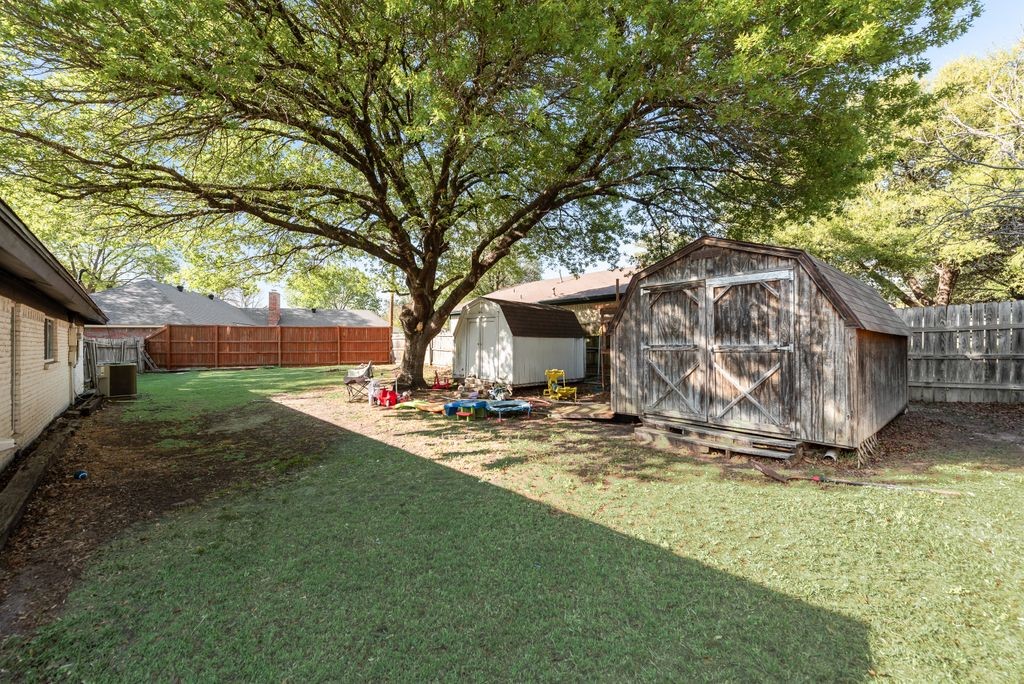905 Colonial Cleburne TX 76033