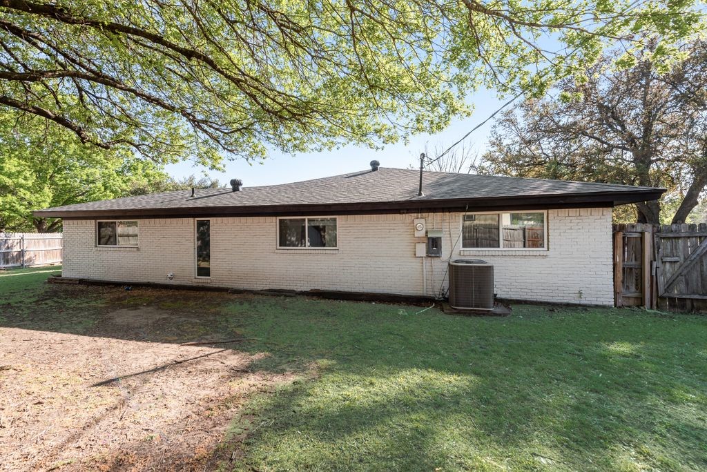905 Colonial Cleburne TX 76033