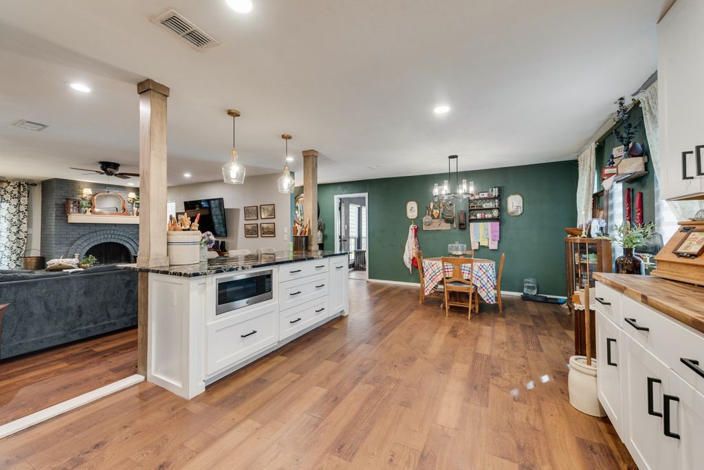 905 Colonial Cleburne TX 76033