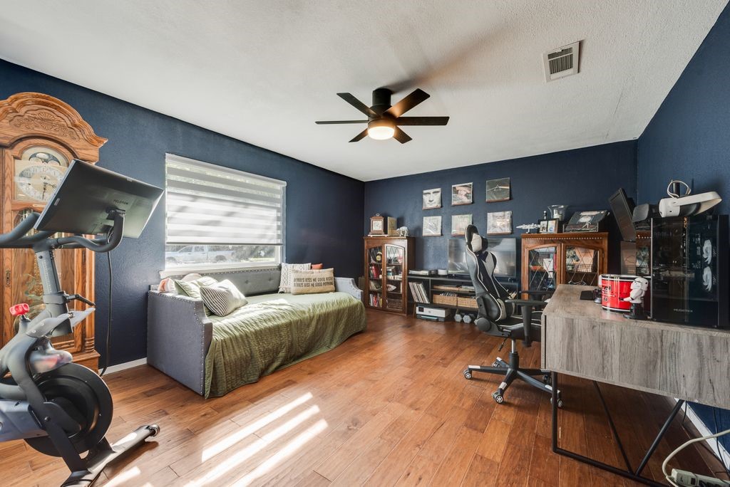 905 Colonial Cleburne TX 76033