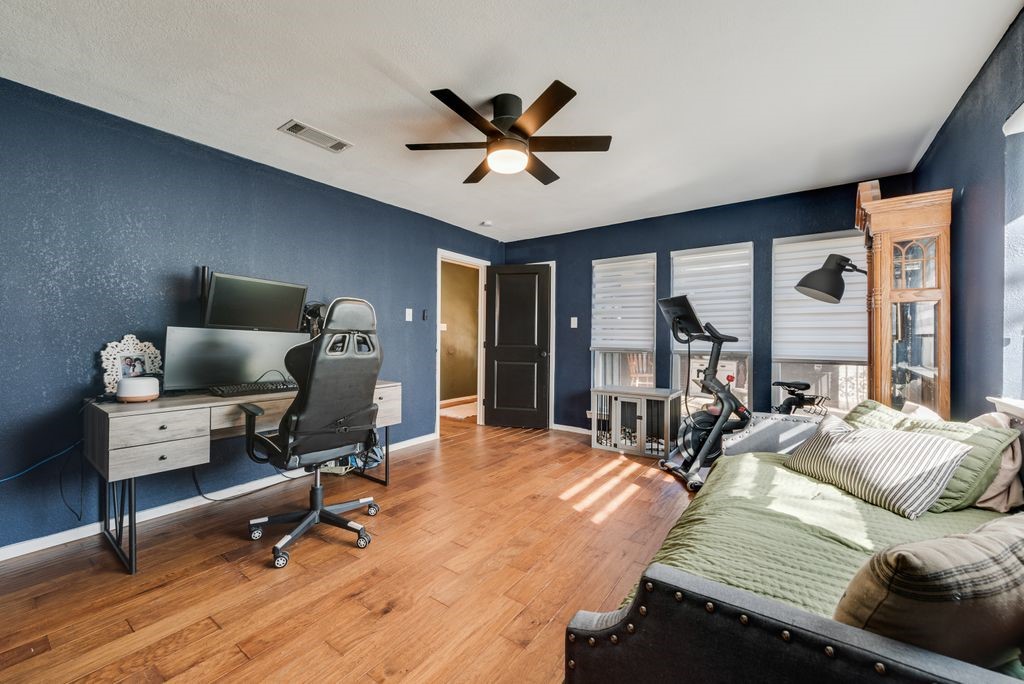 905 Colonial Cleburne TX 76033