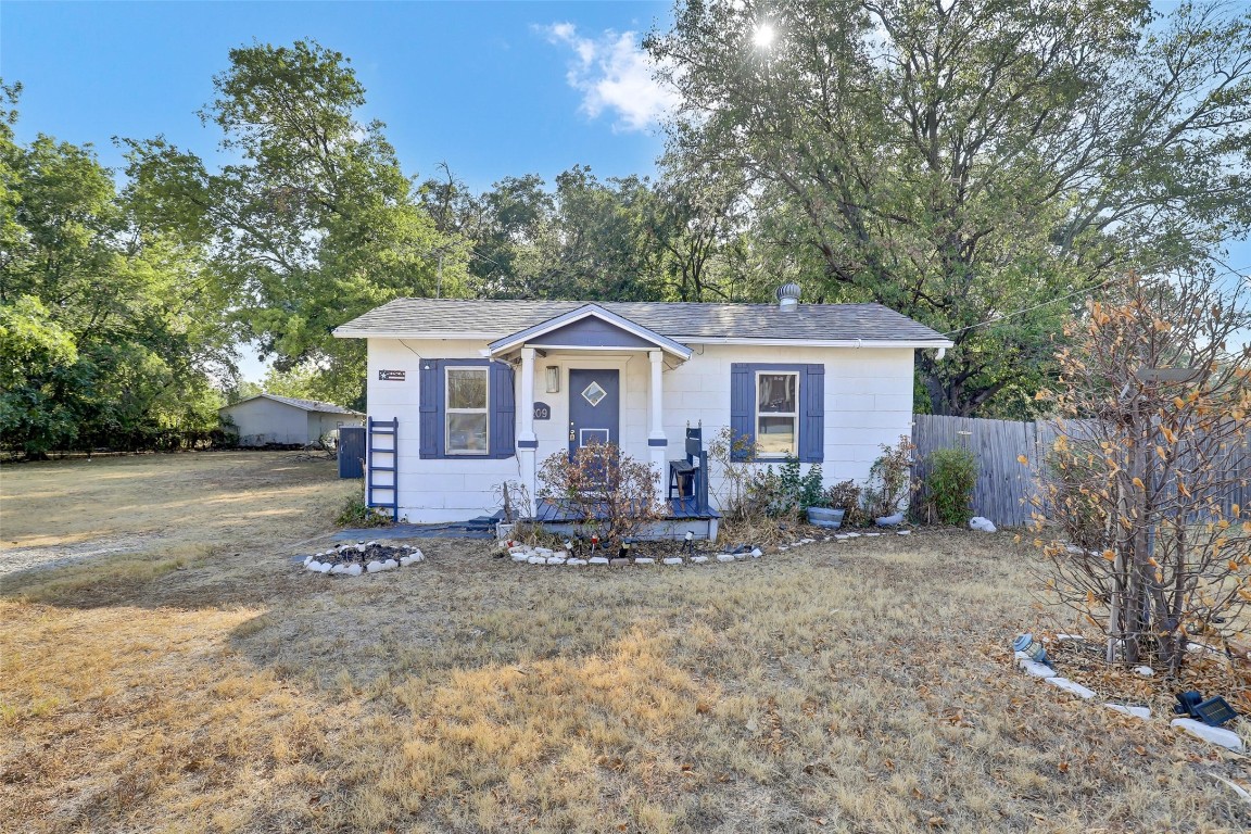 209 S Lawson Street Burleson TX 76028