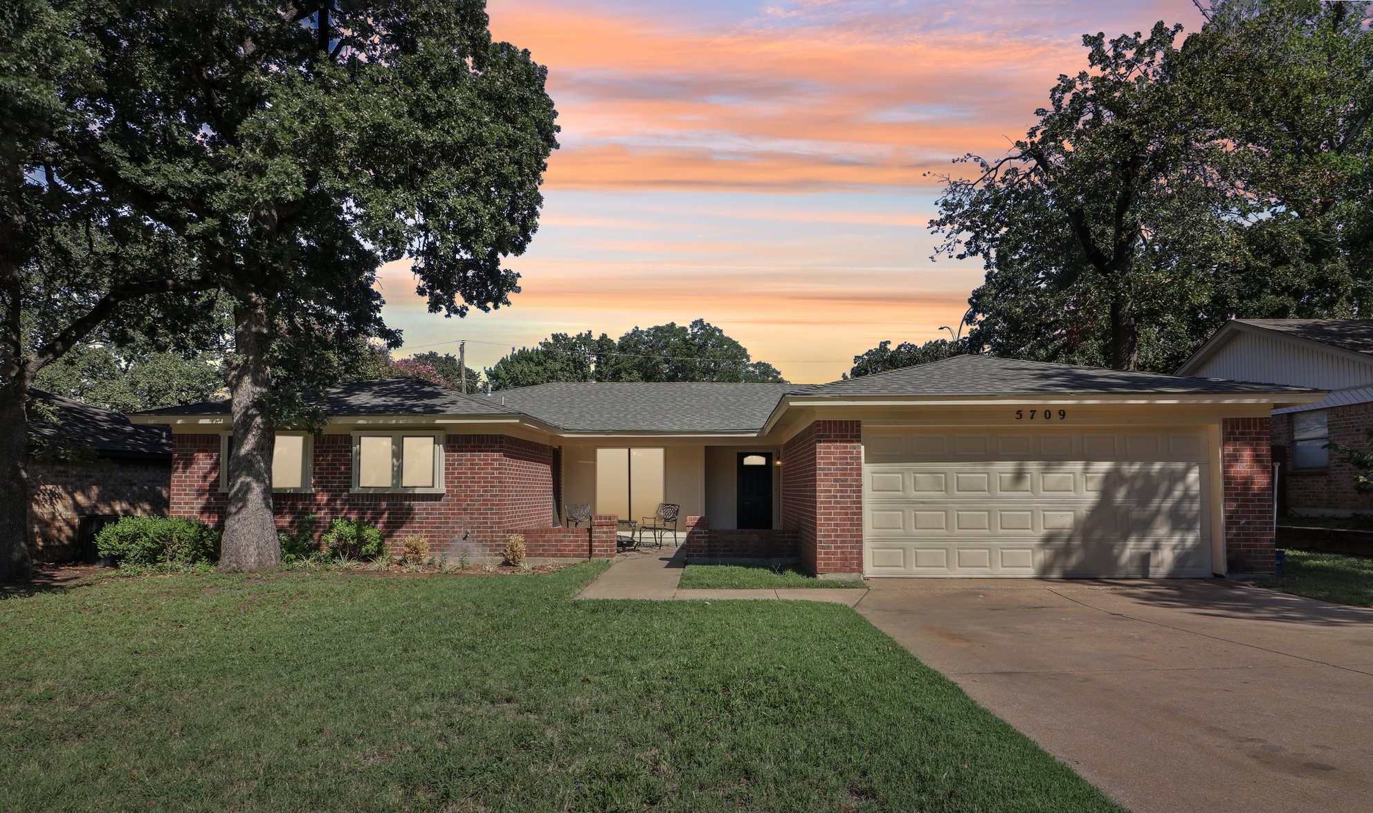 5709 Honey Locust Trail Arlington TX 76017