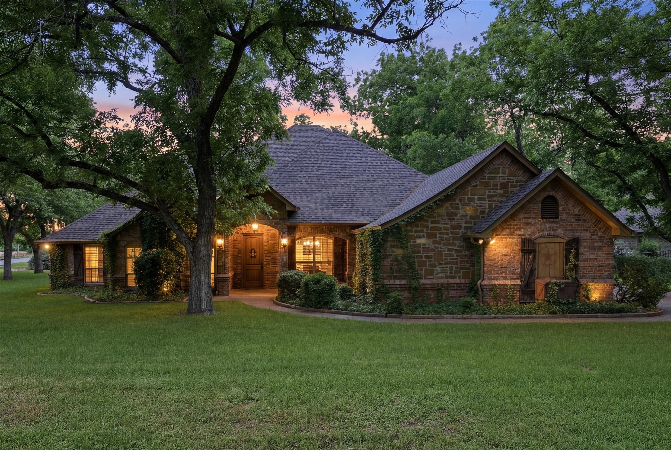 8753 S Monticello Circle Granbury TX 76049