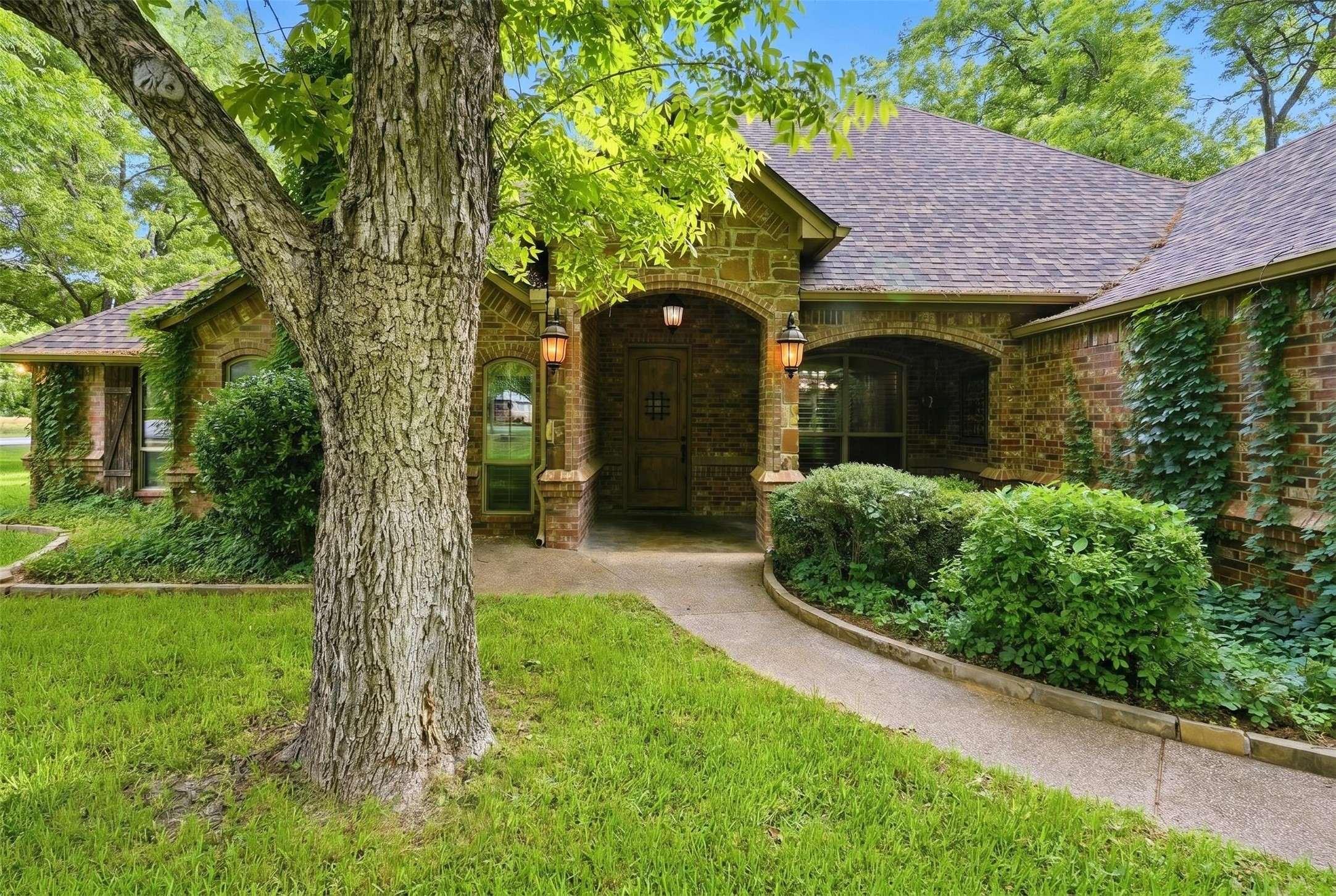 8753 S Monticello Circle Granbury TX 76049