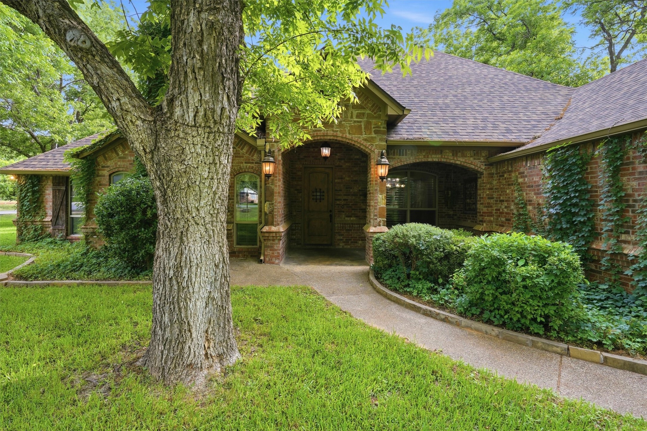 8753 S Monticello Circle Granbury TX 76049