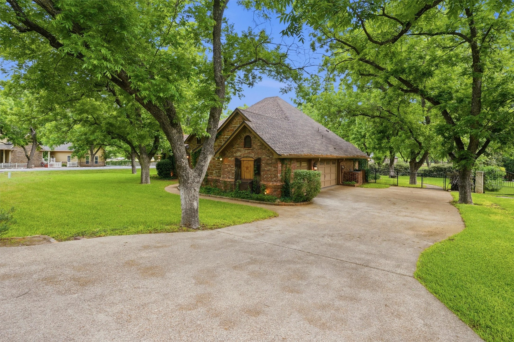 8753 S Monticello Circle Granbury TX 76049