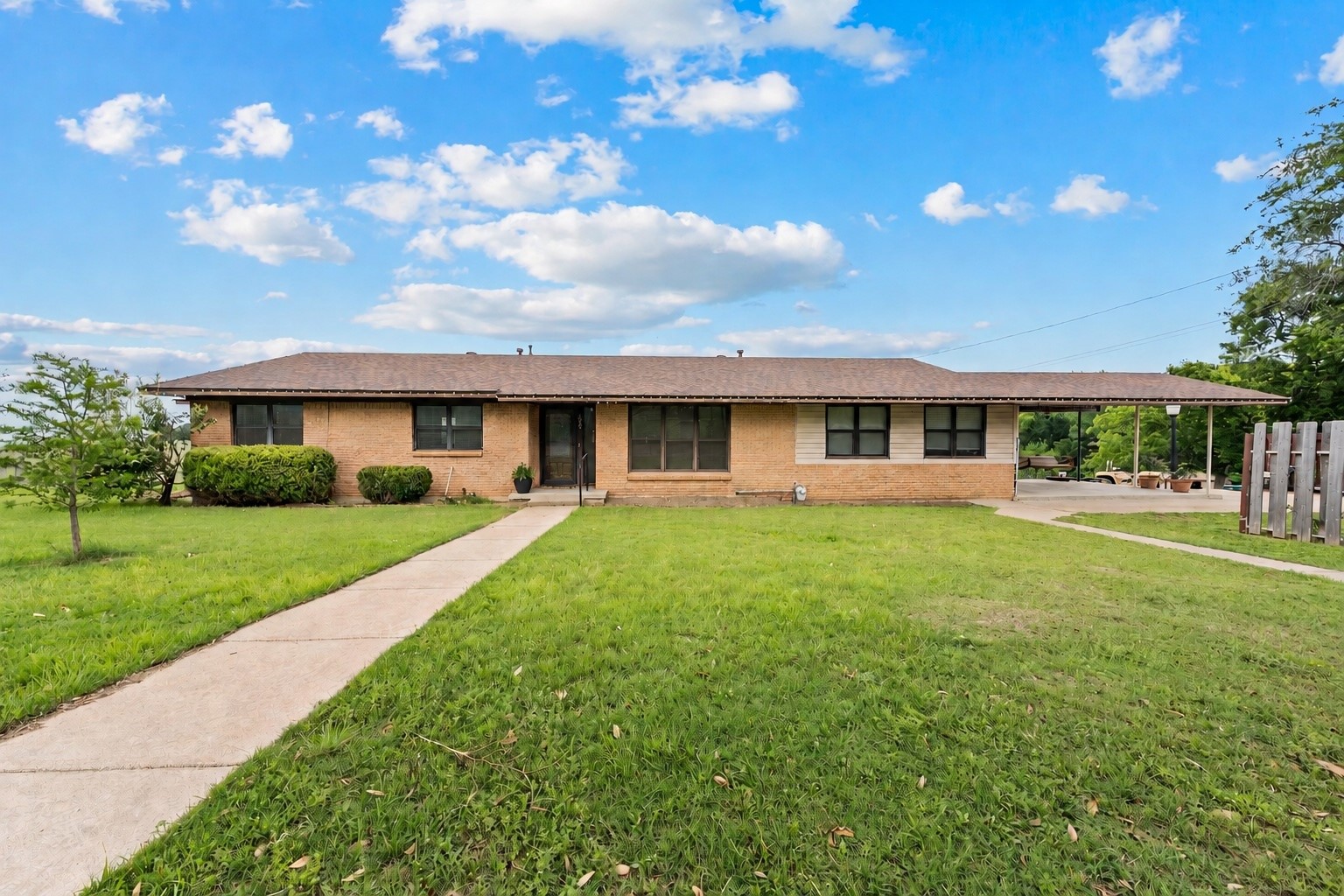 608 W Spring Street West TX 76691