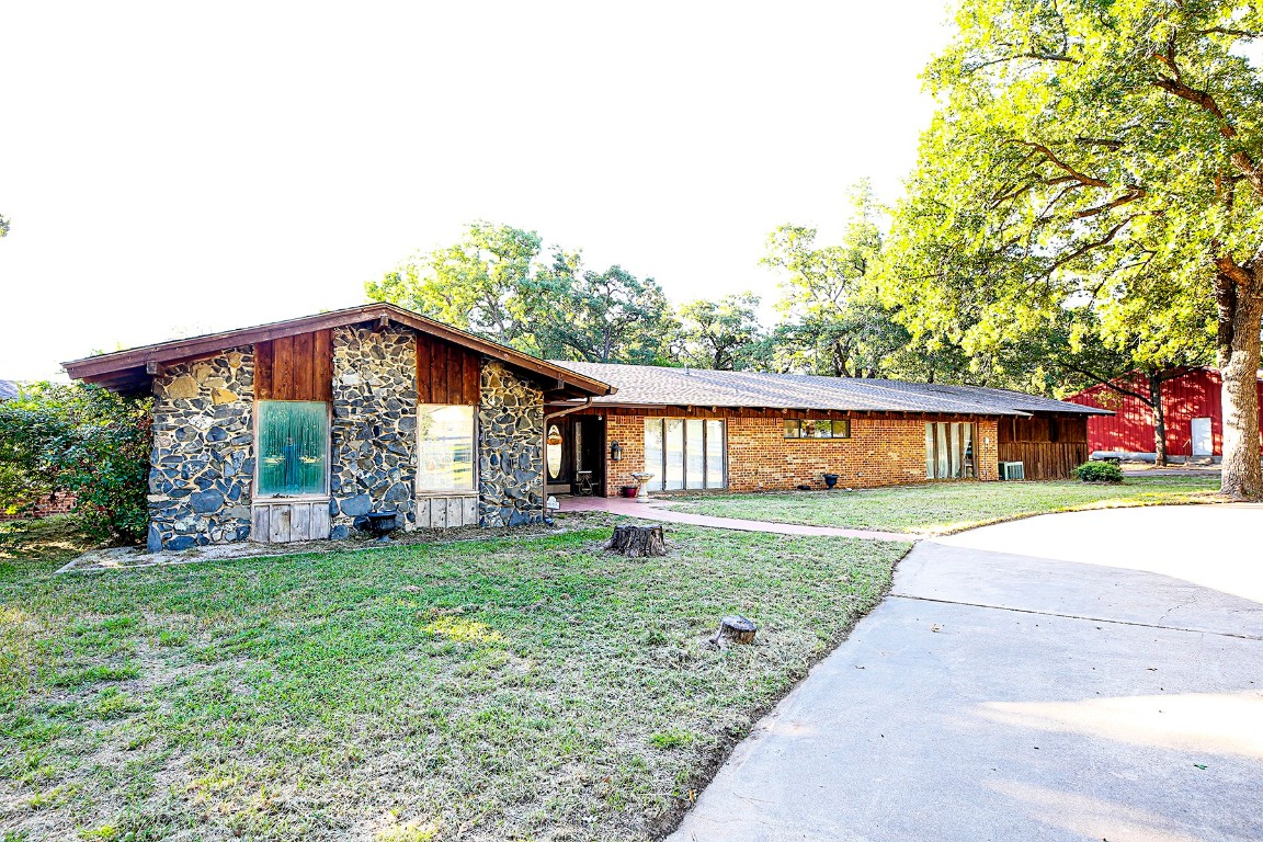 301 Glenwood Street Bowie TX 76230