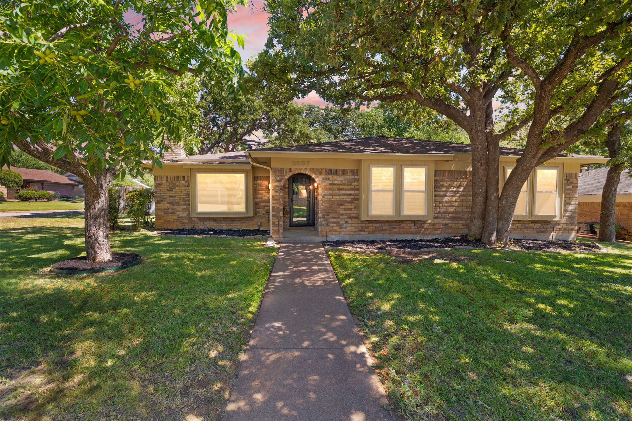 5507 Pineridge Drive Arlington TX 76016