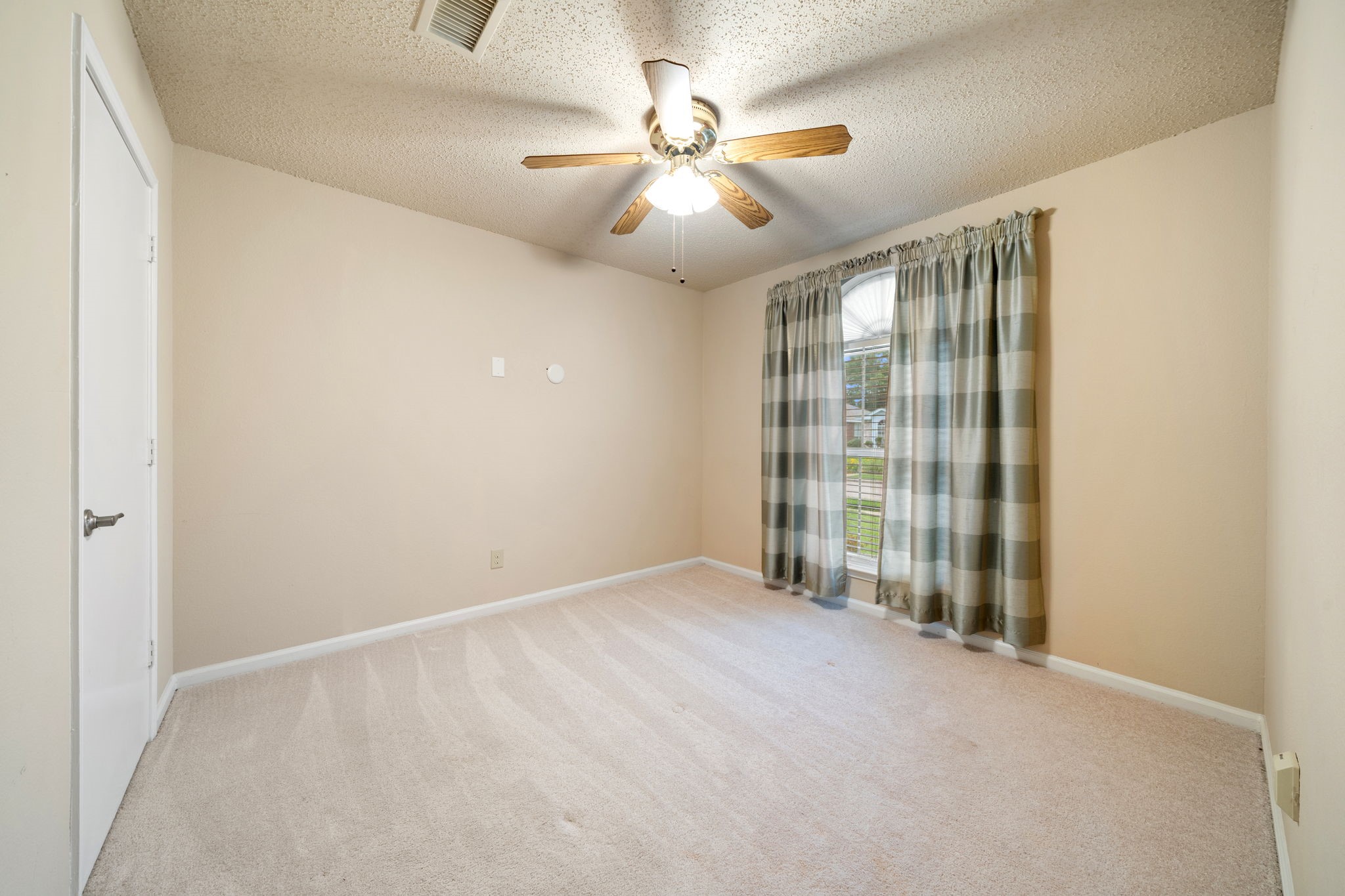 2124 Emerald Oaks Mesquite TX 75181