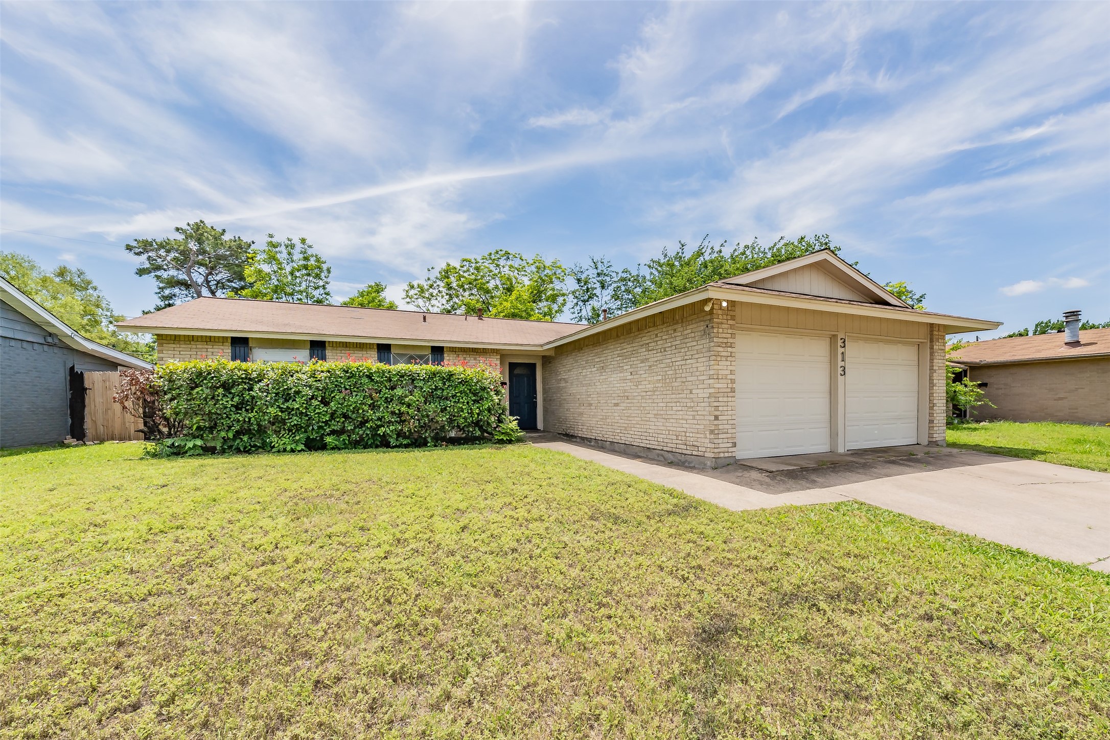 313 Hawthorne Lane Grand Prairie TX 75052