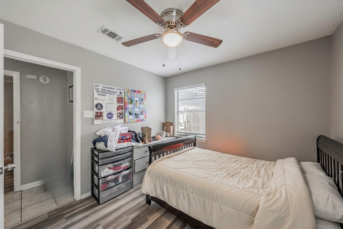 313 Hawthorne Lane Grand Prairie TX 75052