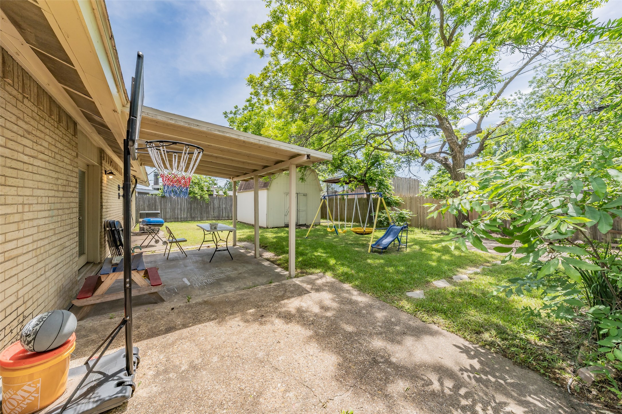 313 Hawthorne Lane Grand Prairie TX 75052