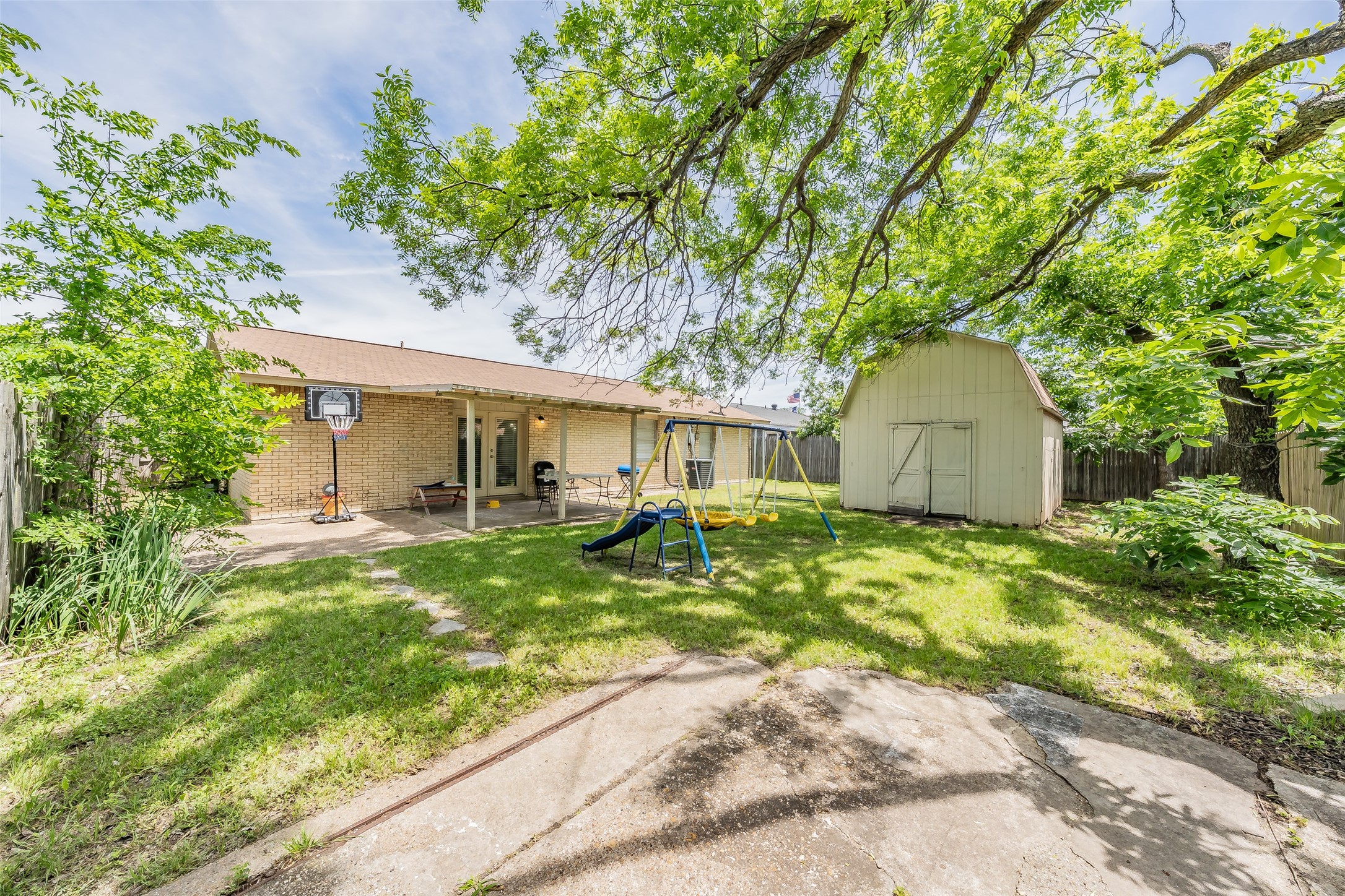 313 Hawthorne Lane Grand Prairie TX 75052
