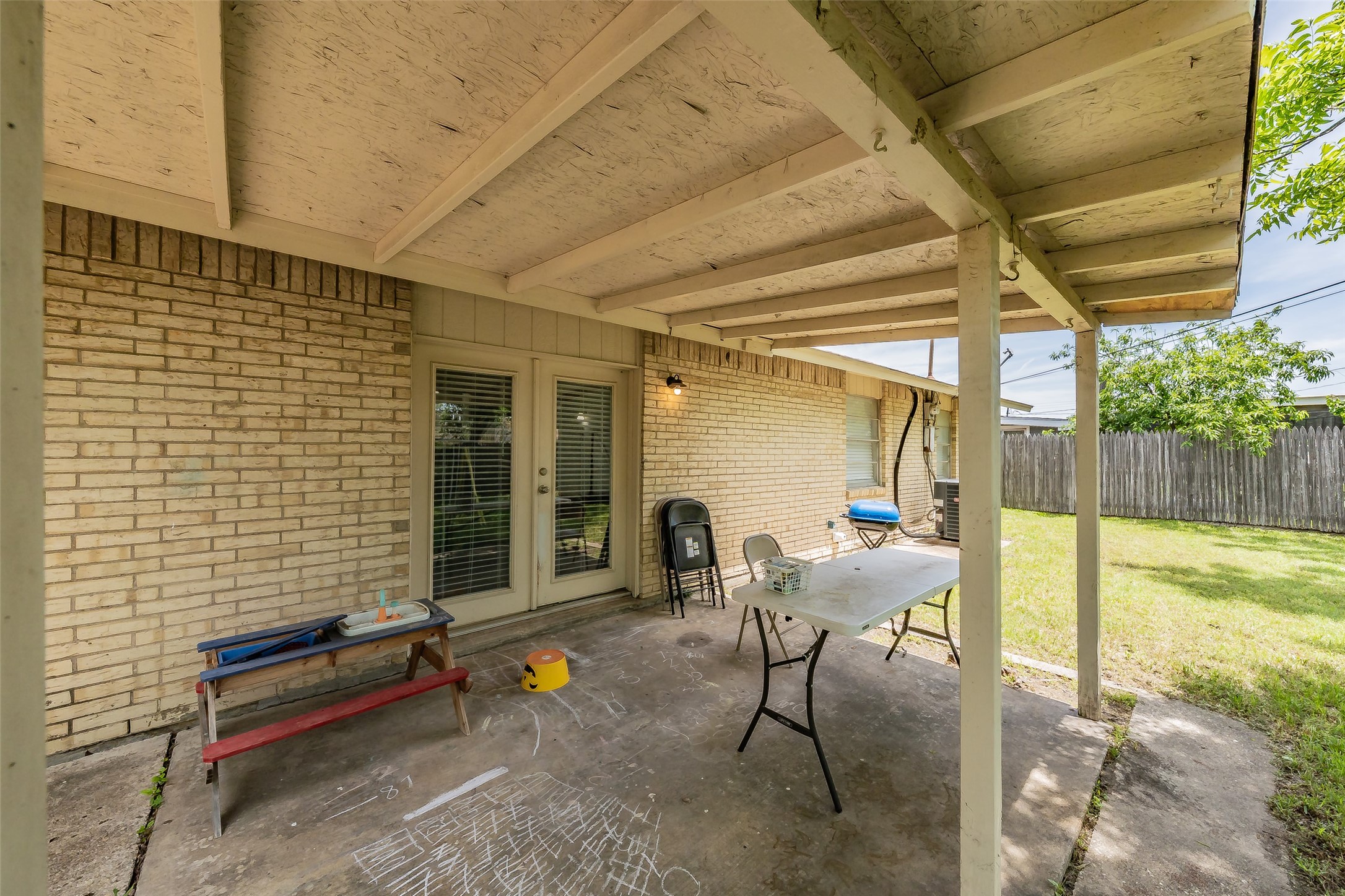 313 Hawthorne Lane Grand Prairie TX 75052