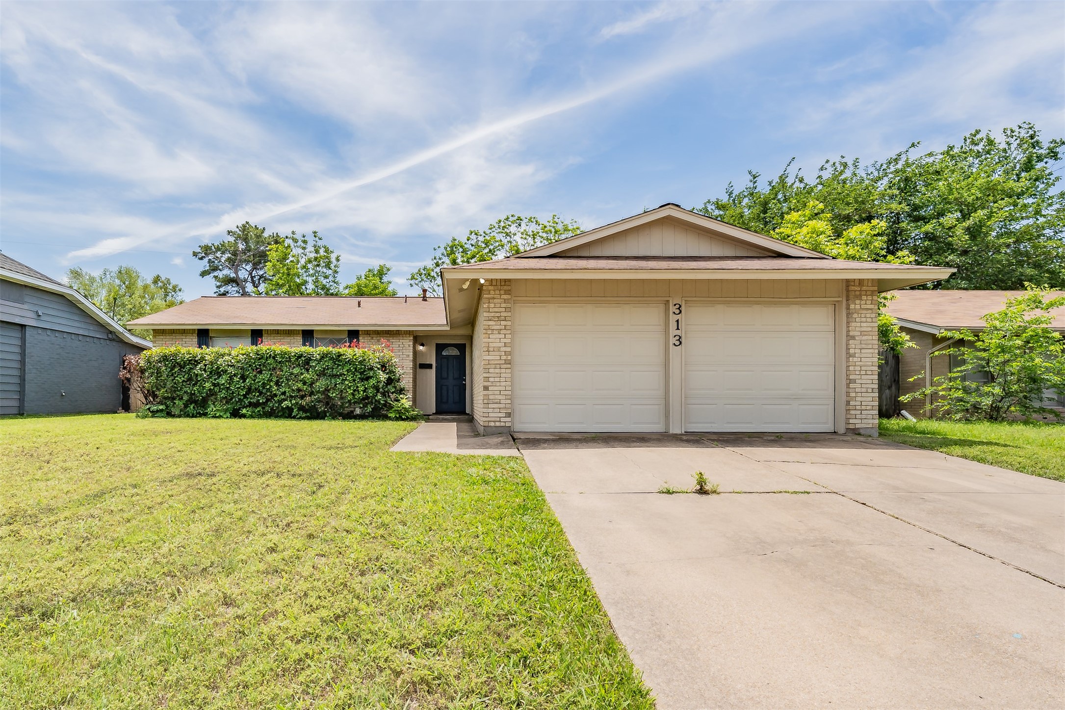 313 Hawthorne Lane Grand Prairie TX 75052