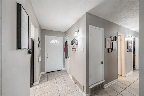 313 Hawthorne Lane Grand Prairie TX 75052