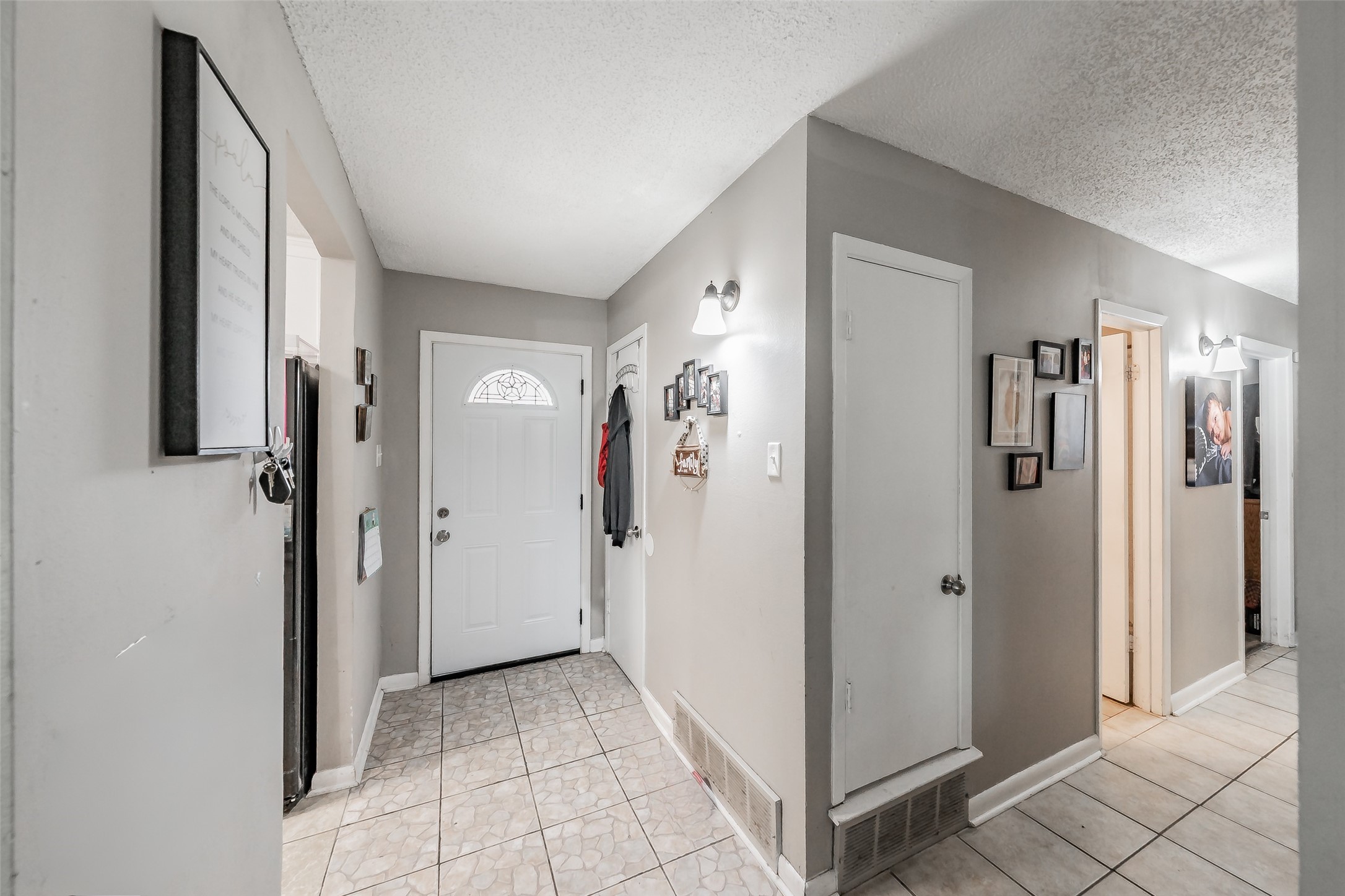 313 Hawthorne Lane Grand Prairie TX 75052