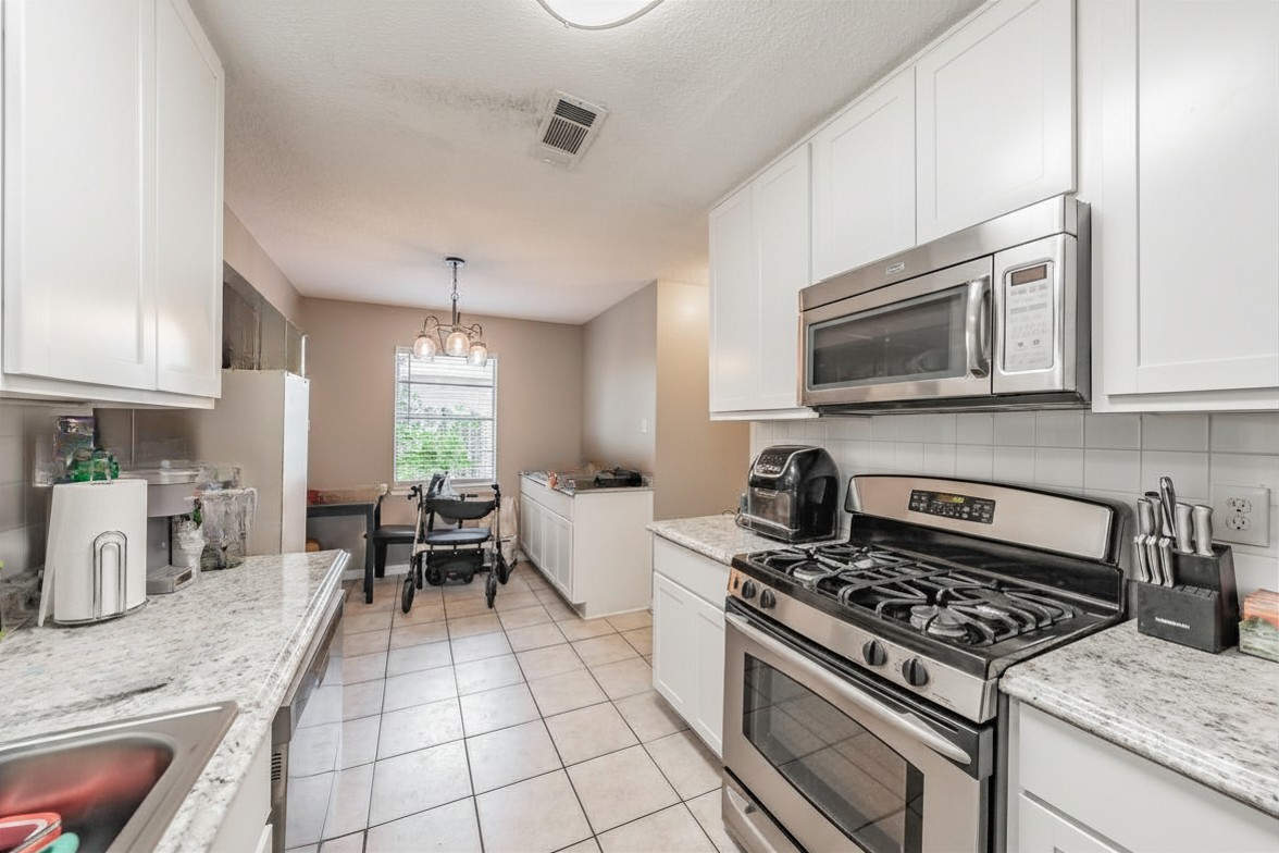 313 Hawthorne Lane Grand Prairie TX 75052