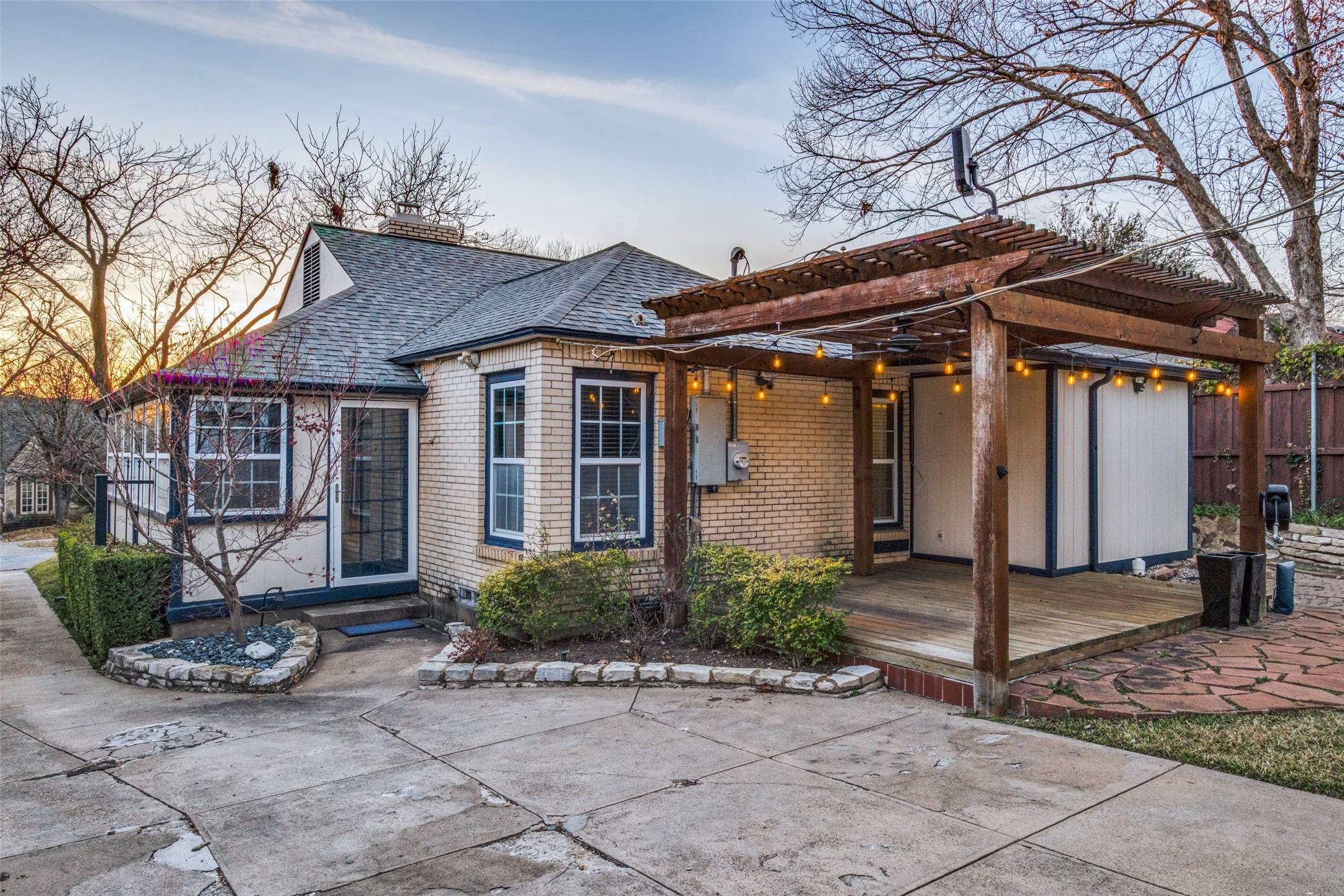 818 Valencia Street Dallas TX 75223