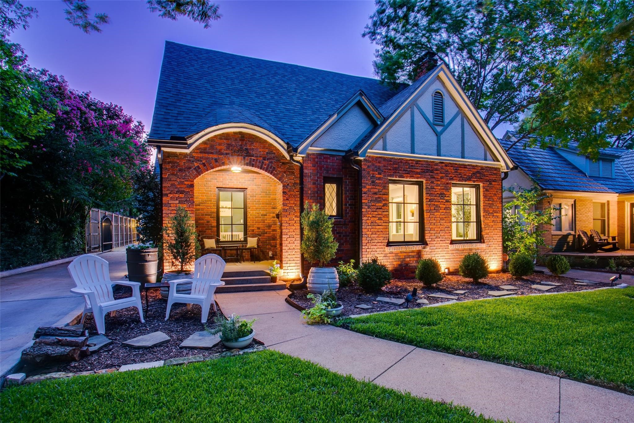 1035 N Clinton Avenue Dallas TX 75208