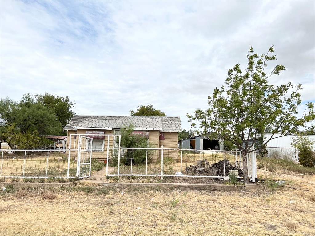 816 Railroad Street Albany TX 76430