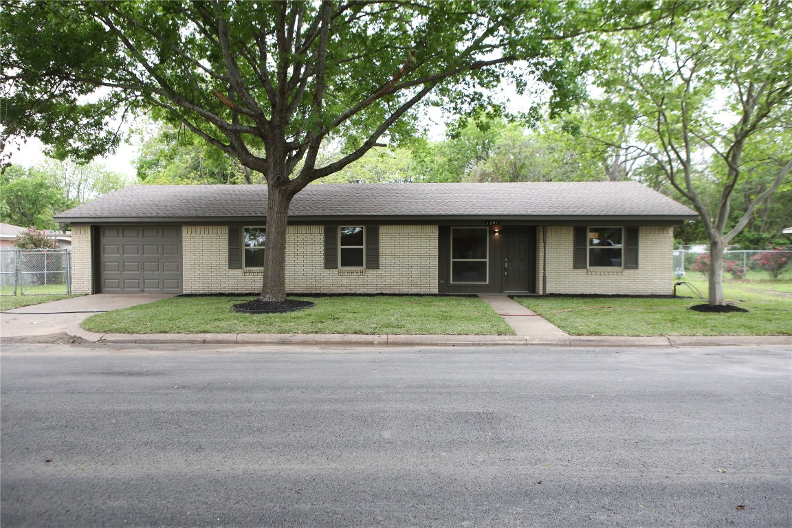 1207 Winkler Street Ennis TX 75119